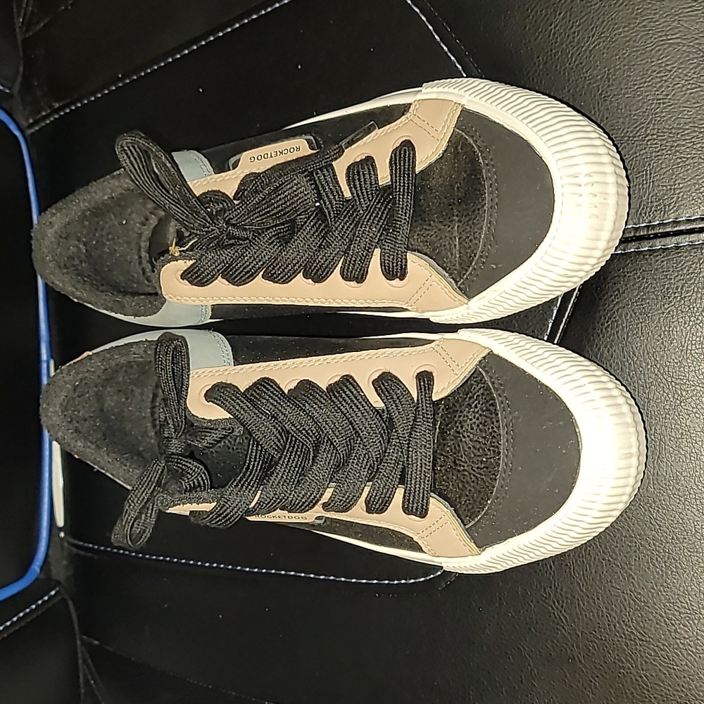 Street shoes